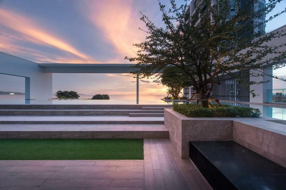 Aeras - The Ultimate Beachfront Experience Jomtien Beach Eksteriør billede